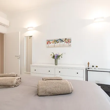 -vista Mare- Ampio Balcone E Parcheggio Privato * فاراتسي
