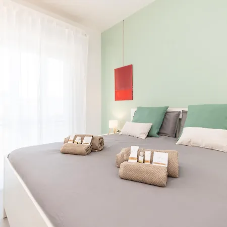 شقة -vista Mare- Ampio Balcone E Parcheggio Privato فاراتسي