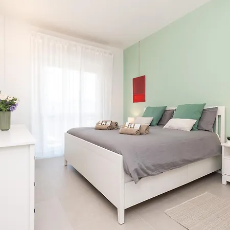 -vista Mare- Ampio Balcone E Parcheggio Privato * فاراتسي